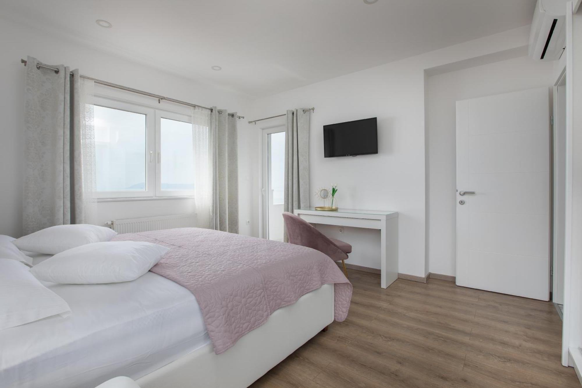 Luxury Holiday Home Dioniz Подгора Номер фото