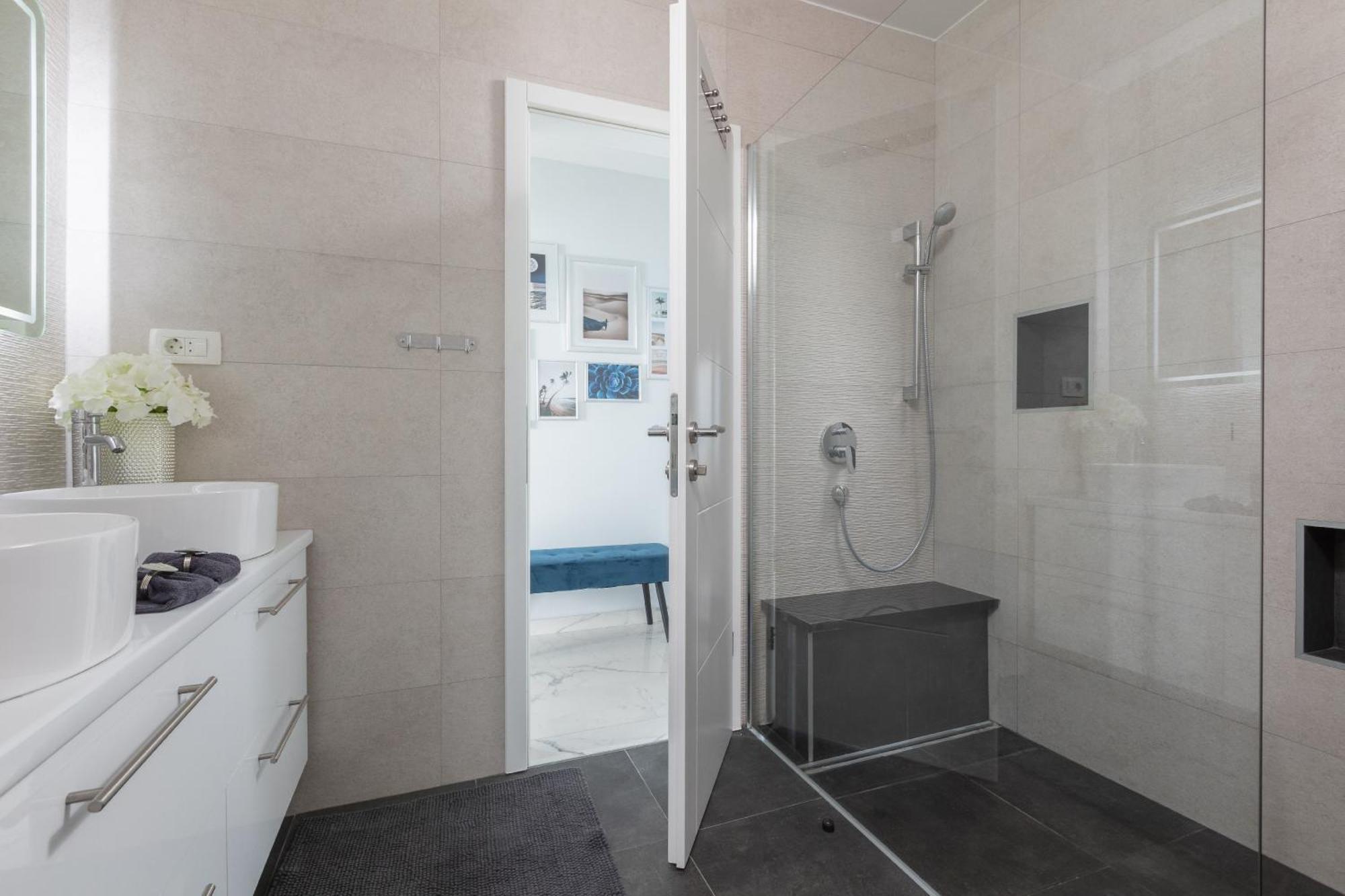 Luxury Holiday Home Dioniz Подгора Номер фото